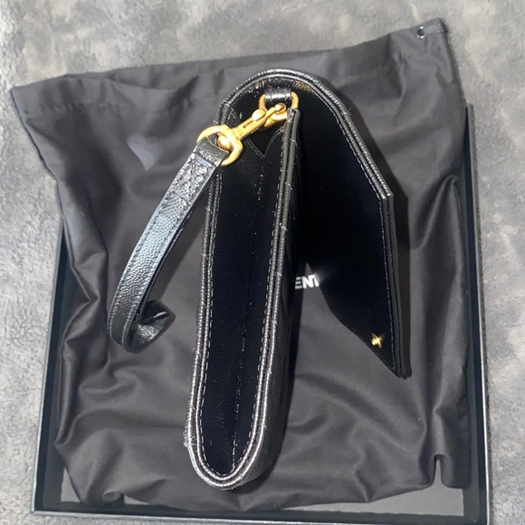 AUTHENTIC MONOGRAM CLUTCH IN QUILTED GRAIN DE POUDRE EMBOSSED LEATHER - Picture 4 of 10